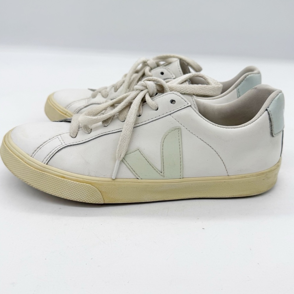Veja Esplar Mint White Leather Sneakers Size 6 Athleisure Casual Travel Everyday - Picture 2 of 10